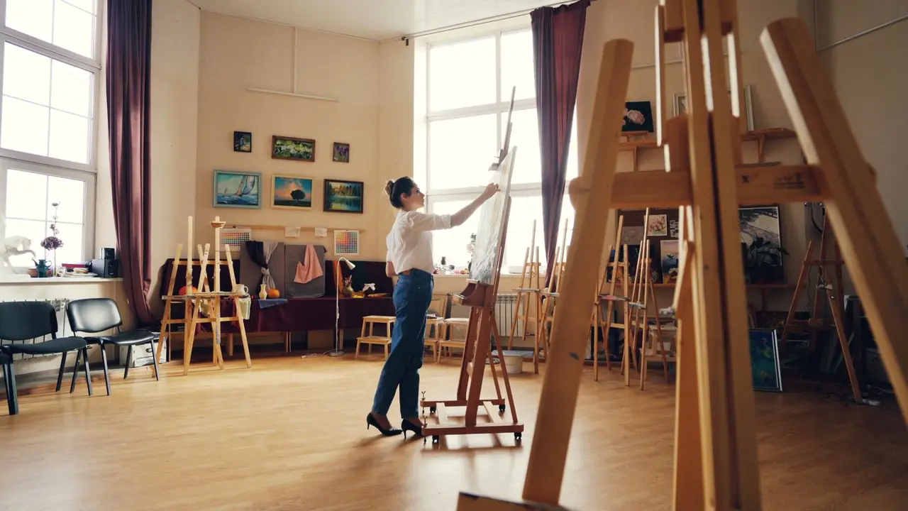 Melunewhite Gallery művészeti műhely belső tere